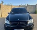 Чорний Мерседес МЛ 320, об'ємом двигуна 3 л та пробігом 180 тис. км за 14000 $, фото 1 на Automoto.ua