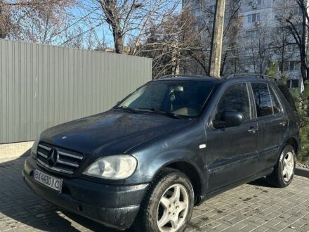 Черный Мерседес МЛ 320, объемом двигателя 3.2 л и пробегом 2 тыс. км за 7500 $, фото 1 на Automoto.ua