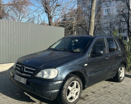 Чорний Мерседес МЛ 320, об'ємом двигуна 3.2 л та пробігом 2 тис. км за 7500 $, фото 1 на Automoto.ua