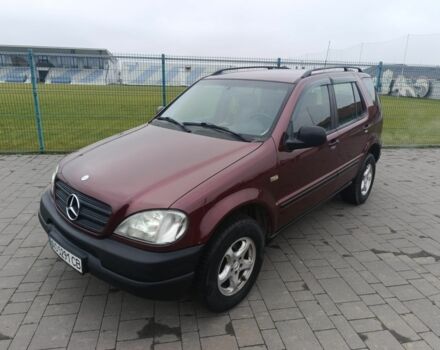 Красный Мерседес МЛ 320, объемом двигателя 3.2 л и пробегом 350 тыс. км за 5699 $, фото 4 на Automoto.ua