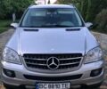 Сірий Мерседес МЛ 320, об'ємом двигуна 3 л та пробігом 280 тис. км за 13100 $, фото 1 на Automoto.ua