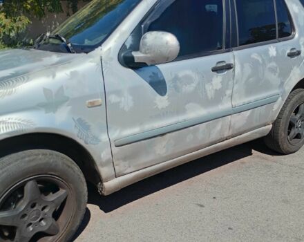 Серый Мерседес МЛ 320, объемом двигателя 3.2 л и пробегом 515 тыс. км за 3950 $, фото 1 на Automoto.ua