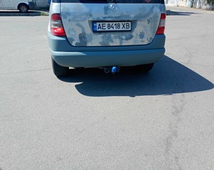 Серый Мерседес МЛ 320, объемом двигателя 3.2 л и пробегом 515 тыс. км за 3950 $, фото 3 на Automoto.ua