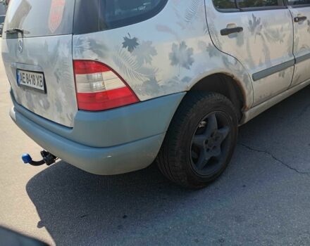 Серый Мерседес МЛ 320, объемом двигателя 3.2 л и пробегом 515 тыс. км за 3950 $, фото 5 на Automoto.ua