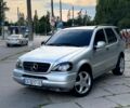 Сірий Мерседес МЛ 320, об'ємом двигуна 3.2 л та пробігом 452 тис. км за 4354 $, фото 1 на Automoto.ua