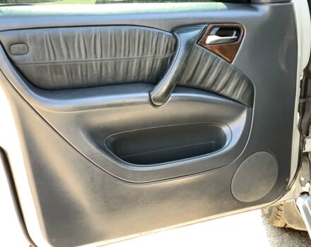 Серый Мерседес МЛ 320, объемом двигателя 3.2 л и пробегом 370 тыс. км за 6690 $, фото 30 на Automoto.ua