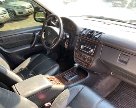 Серый Мерседес МЛ 320, объемом двигателя 3.2 л и пробегом 370 тыс. км за 6690 $, фото 17 на Automoto.ua