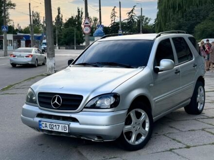 Сірий Мерседес МЛ 320, об'ємом двигуна 3.2 л та пробігом 452 тис. км за 4354 $, фото 1 на Automoto.ua