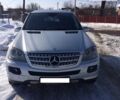 Сірий Мерседес МЛ 320, об'ємом двигуна 3 л та пробігом 260 тис. км за 16900 $, фото 1 на Automoto.ua