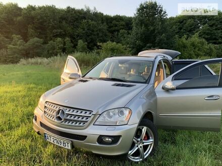 Мерседес МЛ 320 2008 в Ивано-Франковске на Automoto.ua Серый Мерседес МЛ 320, объемом двигателя 3 л и пробегом 285 тыс. км за 13800 $, фото 1 на Automoto.ua