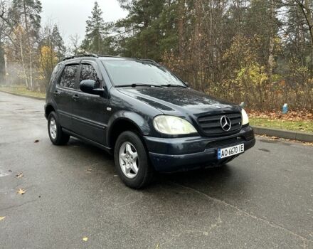 Синій Мерседес МЛ 320, об'ємом двигуна 3.2 л та пробігом 280 тис. км за 5499 $, фото 1 на Automoto.ua