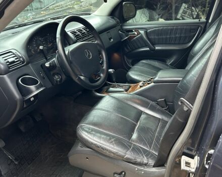 Синій Мерседес МЛ 320, об'ємом двигуна 3.2 л та пробігом 280 тис. км за 5499 $, фото 5 на Automoto.ua