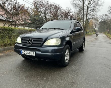 Синий Мерседес МЛ 320, объемом двигателя 3.2 л и пробегом 280 тыс. км за 5499 $, фото 1 на Automoto.ua