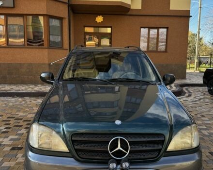 Зелений Мерседес МЛ 320, об'ємом двигуна 3.2 л та пробігом 250 тис. км за 5300 $, фото 1 на Automoto.ua