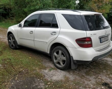 Белый Мерседес МЛ 350, объемом двигателя 3.5 л и пробегом 270 тыс. км за 8200 $, фото 2 на Automoto.ua