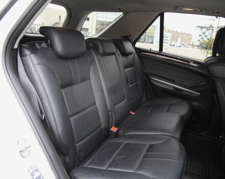 Мерседес МЛ 350 2010 в Харькове на Automoto.ua Белый Мерседес МЛ 350, объемом двигателя 3.5 л и пробегом 30 тыс. км за 22999 $, фото 9 на Automoto.ua