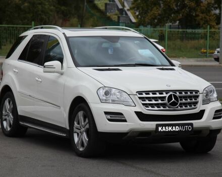 Мерседес МЛ 350 2010 в Харькове на Automoto.ua Белый Мерседес МЛ 350, объемом двигателя 3.5 л и пробегом 30 тыс. км за 22999 $, фото 2 на Automoto.ua