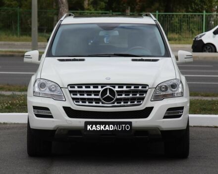 Мерседес МЛ 350 2010 в Харькове на Automoto.ua Белый Мерседес МЛ 350, объемом двигателя 3.5 л и пробегом 30 тыс. км за 22999 $, фото 1 на Automoto.ua