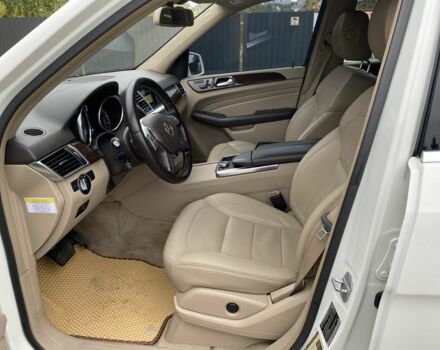 Белый Мерседес МЛ 350, объемом двигателя 3.5 л и пробегом 195 тыс. км за 18490 $, фото 7 на Automoto.ua