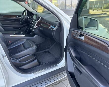 Білий Мерседес МЛ 350, об'ємом двигуна 3.5 л та пробігом 195 тис. км за 18000 $, фото 9 на Automoto.ua