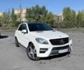 Белый Мерседес МЛ 350, объемом двигателя 3.5 л и пробегом 280 тыс. км за 17082 $, фото 1 на Automoto.ua