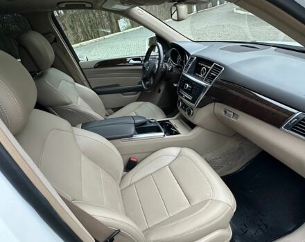 Белый Мерседес МЛ 350, объемом двигателя 3 л и пробегом 131 тыс. км за 22700 $, фото 10 на Automoto.ua