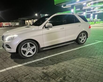 Белый Мерседес МЛ 350, объемом двигателя 3 л и пробегом 204 тыс. км за 19500 $, фото 1 на Automoto.ua