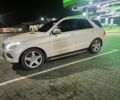Белый Мерседес МЛ 350, объемом двигателя 3 л и пробегом 204 тыс. км за 19500 $, фото 1 на Automoto.ua