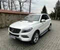 Белый Мерседес МЛ 350, объемом двигателя 3 л и пробегом 131 тыс. км за 22700 $, фото 1 на Automoto.ua