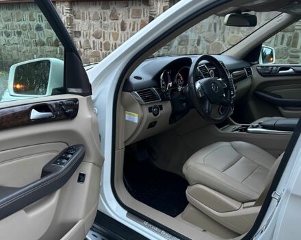 Белый Мерседес МЛ 350, объемом двигателя 3 л и пробегом 131 тыс. км за 22700 $, фото 6 на Automoto.ua