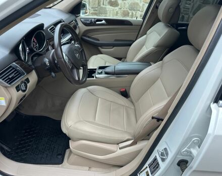 Белый Мерседес МЛ 350, объемом двигателя 3 л и пробегом 131 тыс. км за 22700 $, фото 7 на Automoto.ua