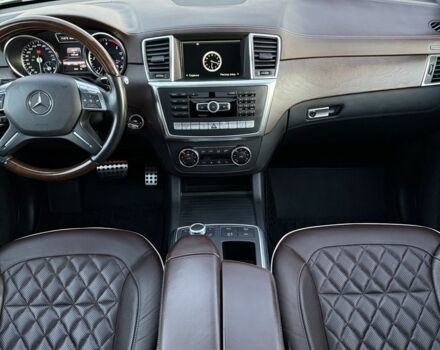 Білий Мерседес МЛ 350, об'ємом двигуна 3 л та пробігом 197 тис. км за 28000 $, фото 12 на Automoto.ua