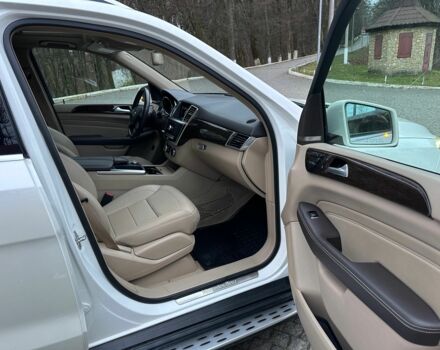 Белый Мерседес МЛ 350, объемом двигателя 3 л и пробегом 131 тыс. км за 22700 $, фото 9 на Automoto.ua