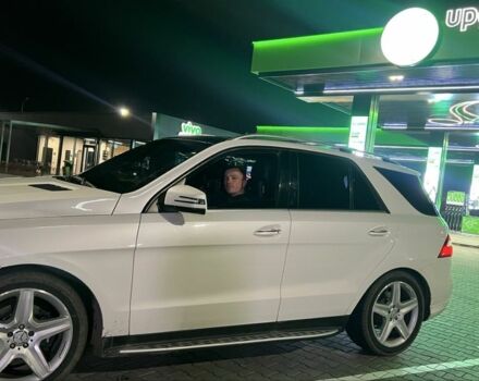Белый Мерседес МЛ 350, объемом двигателя 3 л и пробегом 204 тыс. км за 19500 $, фото 5 на Automoto.ua