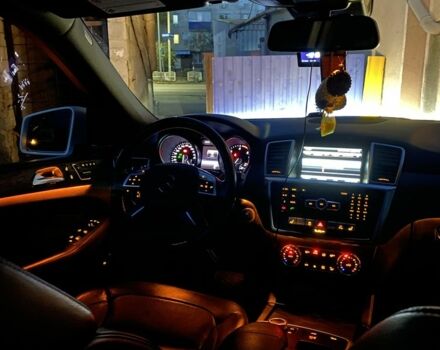 Белый Мерседес МЛ 350, объемом двигателя 3 л и пробегом 245 тыс. км за 23700 $, фото 13 на Automoto.ua