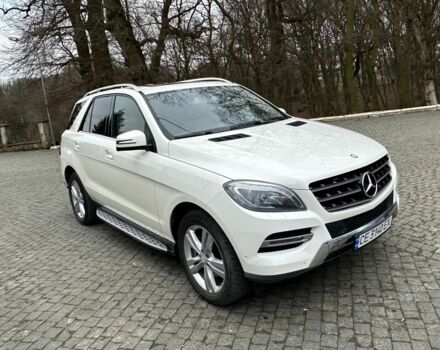 Белый Мерседес МЛ 350, объемом двигателя 3 л и пробегом 131 тыс. км за 22700 $, фото 2 на Automoto.ua