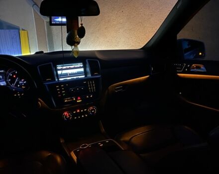 Белый Мерседес МЛ 350, объемом двигателя 3 л и пробегом 245 тыс. км за 23700 $, фото 11 на Automoto.ua
