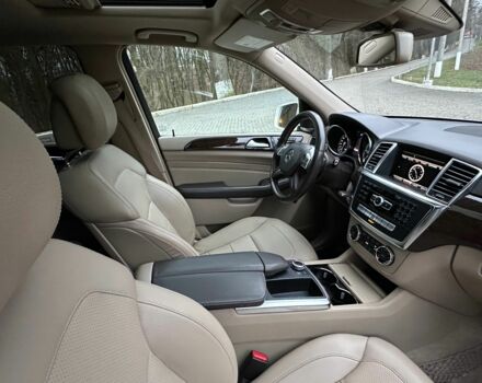 Белый Мерседес МЛ 350, объемом двигателя 3 л и пробегом 131 тыс. км за 22700 $, фото 11 на Automoto.ua