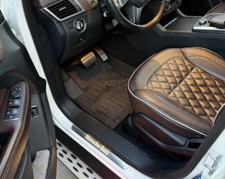 Білий Мерседес МЛ 350, об'ємом двигуна 3 л та пробігом 197 тис. км за 28000 $, фото 14 на Automoto.ua