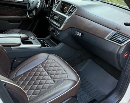 Білий Мерседес МЛ 350, об'ємом двигуна 3 л та пробігом 197 тис. км за 28000 $, фото 1 на Automoto.ua