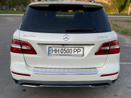 Мерседес МЛ 350 2011 в Одессе на Automoto.ua Белый Мерседес МЛ 350, объемом двигателя 3 л и пробегом 208 тыс. км за 23000 $, фото 1 на Automoto.ua