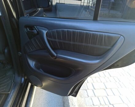 Черный Мерседес МЛ 350, объемом двигателя 3.7 л и пробегом 350 тыс. км за 5950 $, фото 15 на Automoto.ua