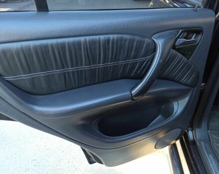 Черный Мерседес МЛ 350, объемом двигателя 3.7 л и пробегом 350 тыс. км за 5950 $, фото 16 на Automoto.ua