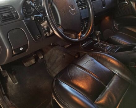 Черный Мерседес МЛ 350, объемом двигателя 3.7 л и пробегом 350 тыс. км за 5950 $, фото 2 на Automoto.ua