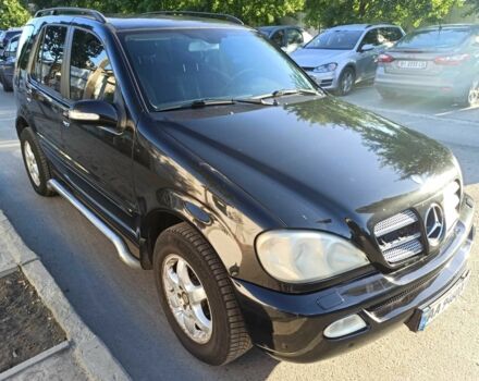 Черный Мерседес МЛ 350, объемом двигателя 3.7 л и пробегом 350 тыс. км за 5950 $, фото 8 на Automoto.ua