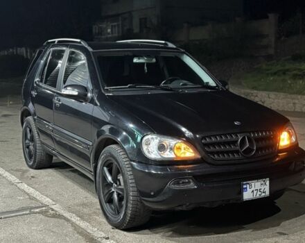 Черный Мерседес МЛ 350, объемом двигателя 3.7 л и пробегом 270 тыс. км за 8999 $, фото 3 на Automoto.ua