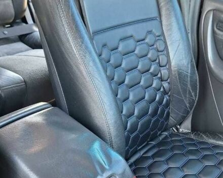 Черный Мерседес МЛ 350, объемом двигателя 3.7 л и пробегом 325 тыс. км за 5555 $, фото 18 на Automoto.ua