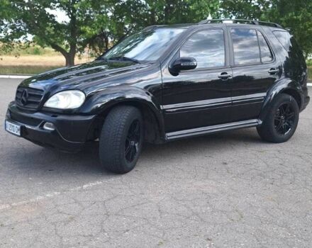 Черный Мерседес МЛ 350, объемом двигателя 3.7 л и пробегом 325 тыс. км за 5555 $, фото 3 на Automoto.ua