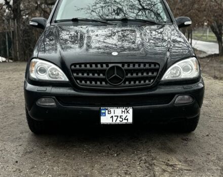 Черный Мерседес МЛ 350, объемом двигателя 3.7 л и пробегом 270 тыс. км за 8999 $, фото 1 на Automoto.ua