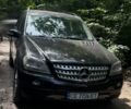 Черный Мерседес МЛ 350, объемом двигателя 3.5 л и пробегом 350 тыс. км за 8500 $, фото 1 на Automoto.ua